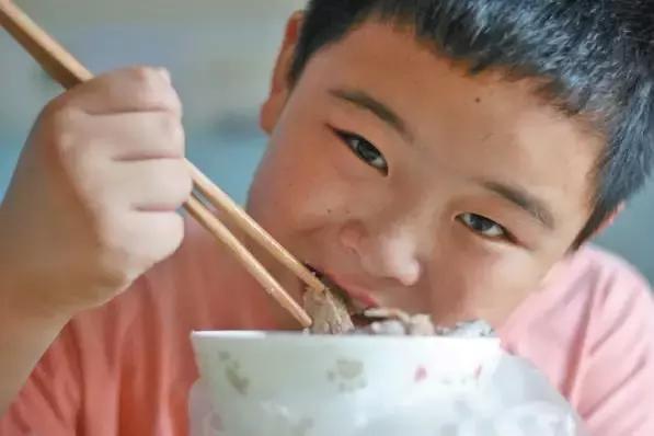 13岁孩子的饮食挑战，身高1.2米，体重34斤的成长故事