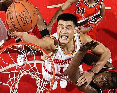 姚明,NBA中的巨人身影 姚明,NBA中的巨人身影
