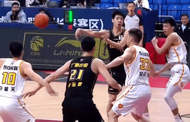 CBA赛场风云，辽宁客场大胜广厦，精彩瞬间与数据分析
