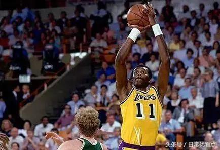 NBA得分王，揭秘成为得分王所需的比赛场次