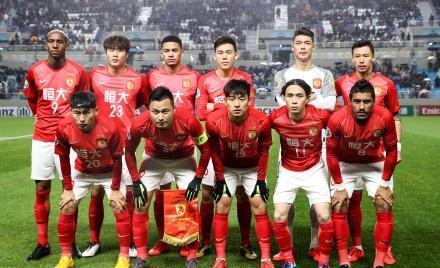 从巅峰到低谷，恒大足球队中超排名的起伏与反思