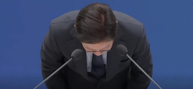 李在明90度鞠躬，韩国政坛的谦卑与感恩
