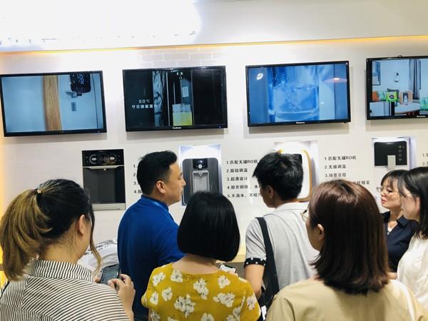 男子打到无人车全程给AI当教练，一场人机共舞的奇妙之旅