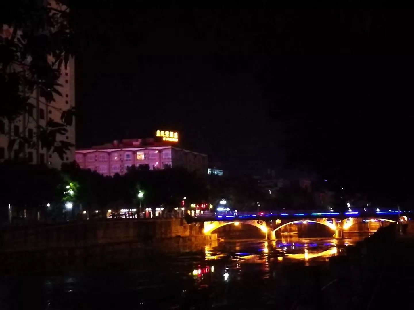 海丰vs连平夜景直播视频，两座小城的夜晚，谁更懂生活？