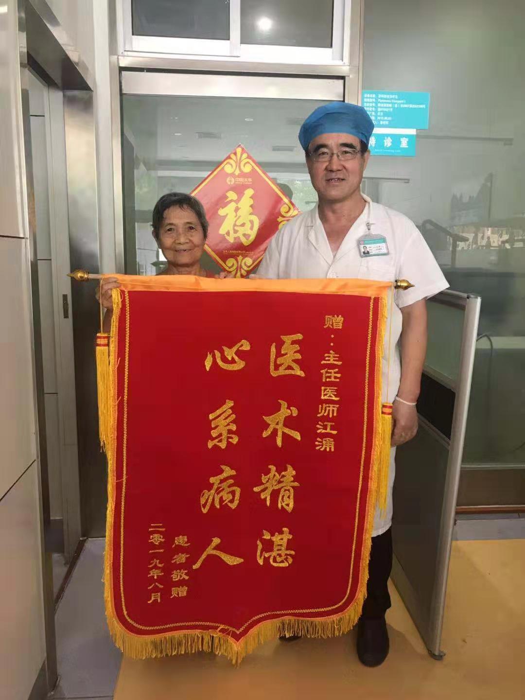 老人看一颗牙被拔12颗,种10颗,一次不平凡的牙科经历 老人看一颗牙被拔12颗,种10颗,一次不平凡的牙科经历