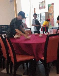 男子表演丝滑上卧铺方式,一场关于技巧与风度的微妙平衡 男子表演丝滑上卧铺方式,一场关于技巧与风度的微妙平衡