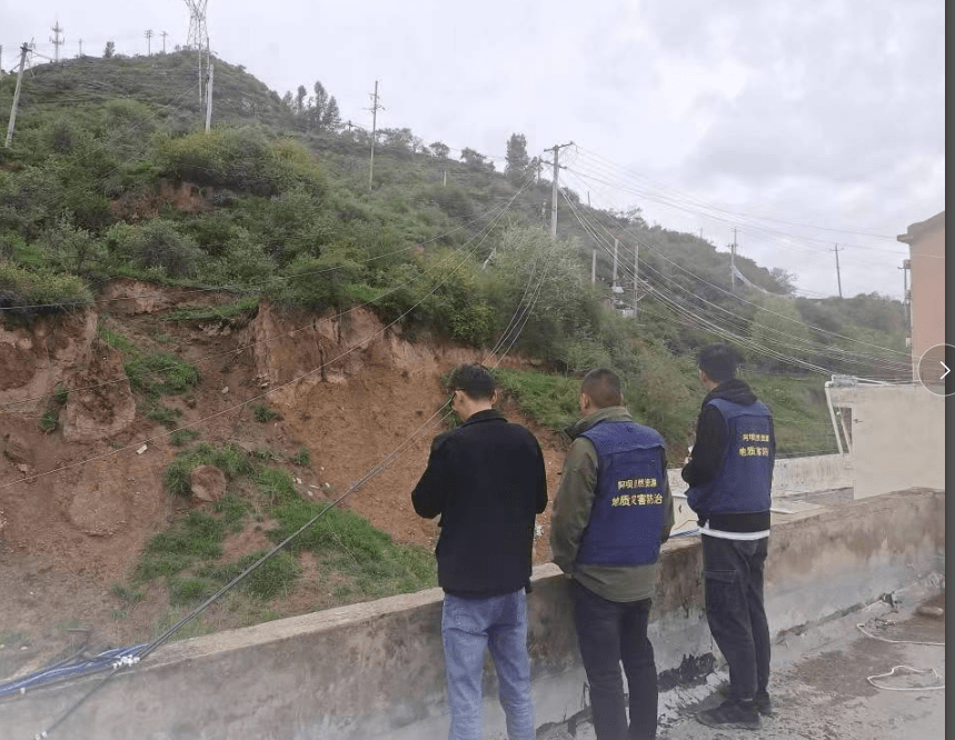 甘肃陇南,地质灾害隐患排查的现场实录 甘肃陇南,地质灾害隐患排查的现场实录