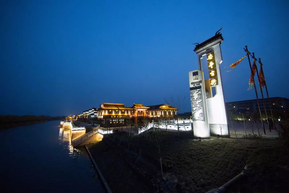 东台vs盐城夜景视频直播，用Golang写一场视觉的双城记