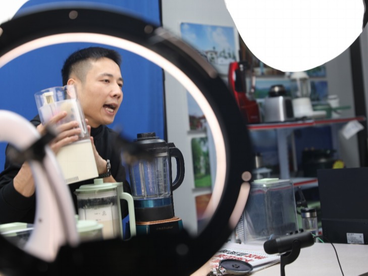大米vs杉杉直播间视频，一场直播带货的双面镜，我们到底该信谁？